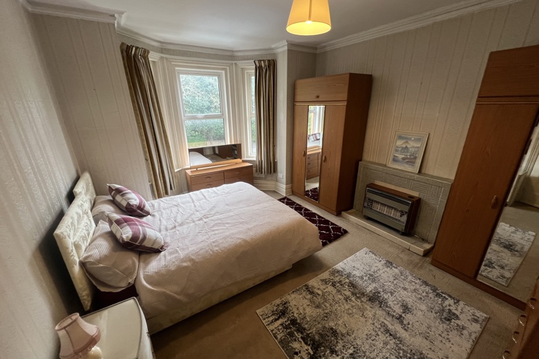 2 Bedroom Flat in Richmond Park Road Bournemouth