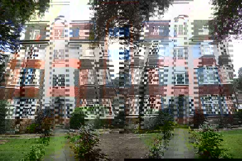 4 Bedroom Flat in Vale Road BOURNEMOUTH