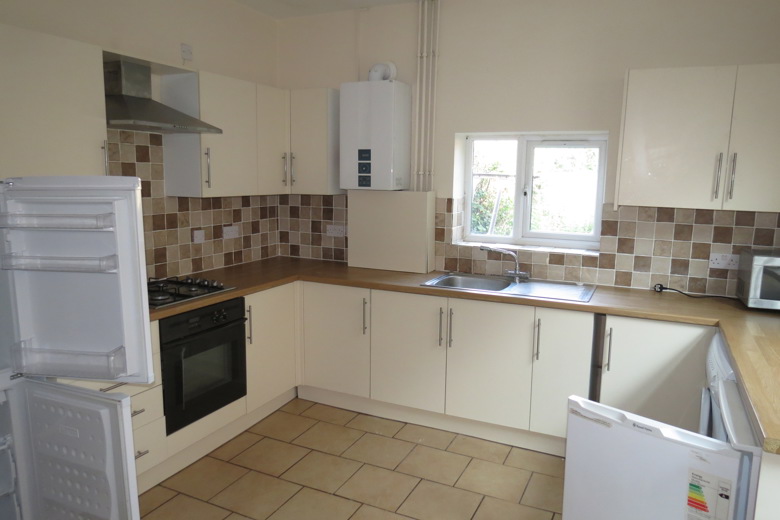 6 Bedroom House in Frederica Road BOURNEMOUTH (1)