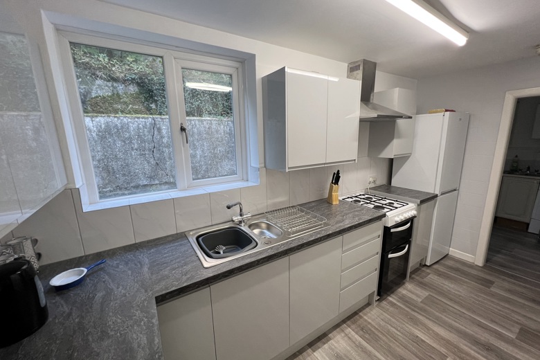 5 Bedroom House in Maxwell Road BOURNEMOUTH