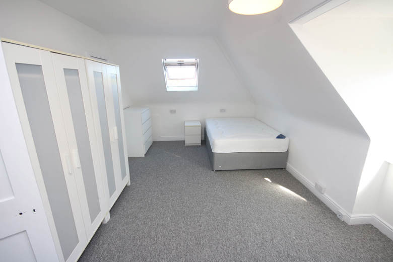 4 Bedroom Flat in Burnaby Road BOURNEMOUTH