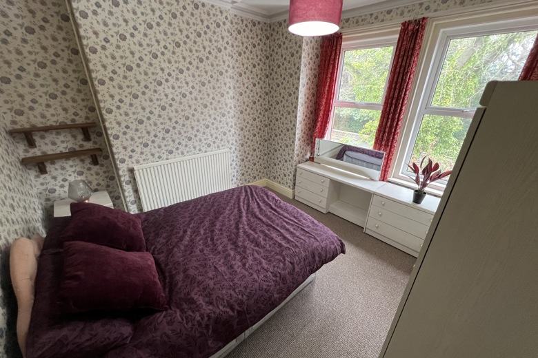 2 Bedroom Flat in Richmond Park Road Bournemouth