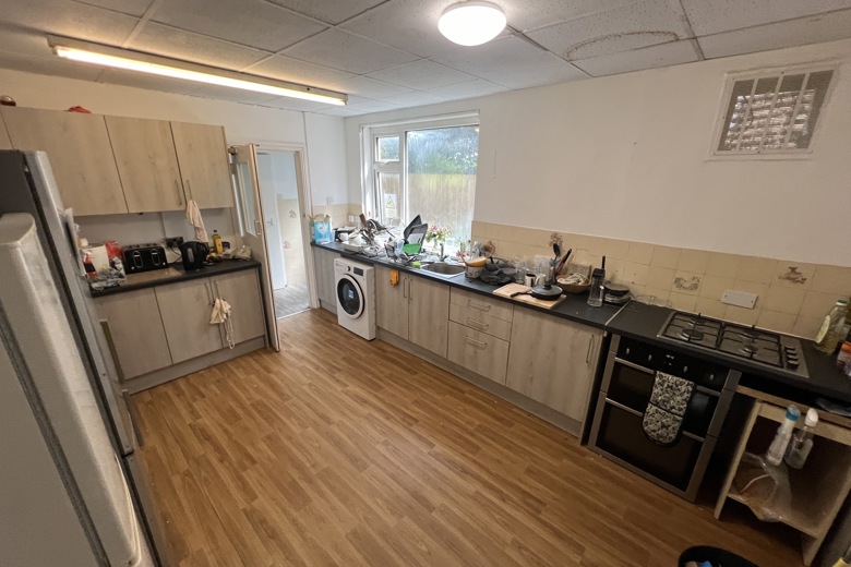 7 Bedroom Flat in Charminster Road BOURNEMOUTH