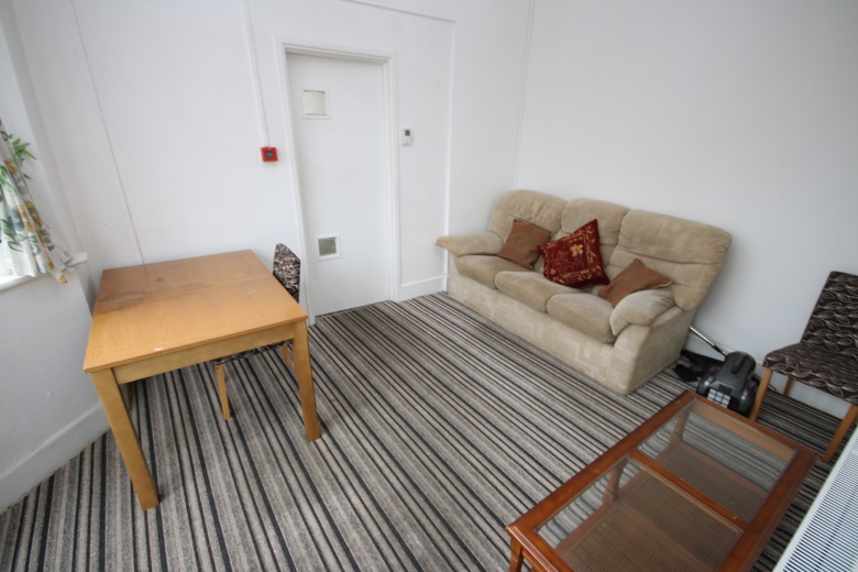 2 Bedroom Flat in Green Road BOURNEMOUTH