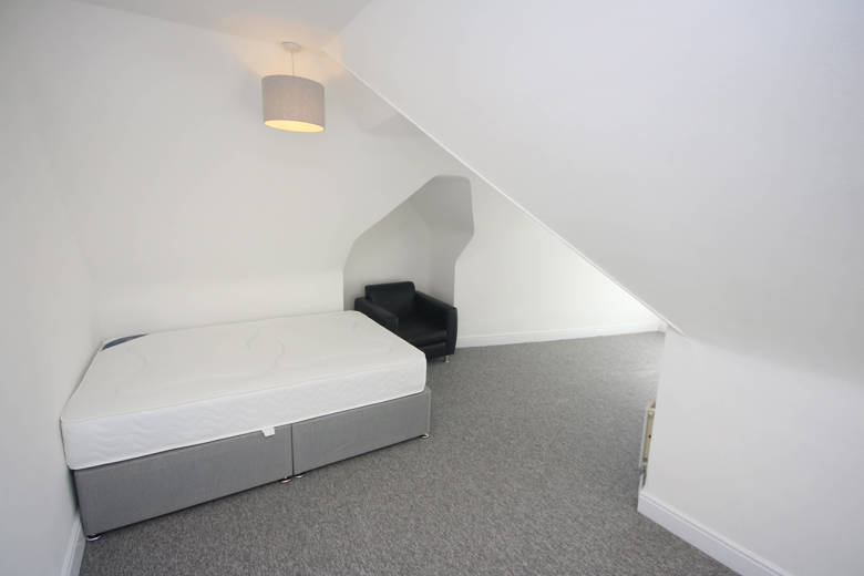 4 Bedroom Flat in Burnaby Road BOURNEMOUTH