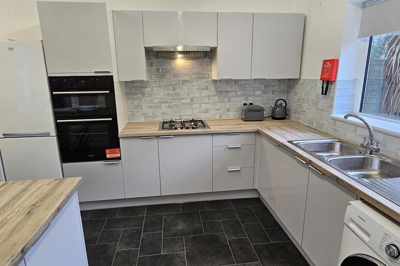 6 Bedroom House in Frederica Road BOURNEMOUTH