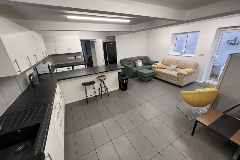 11 Bedroom House in Talbot Road BOURNEMOUTH