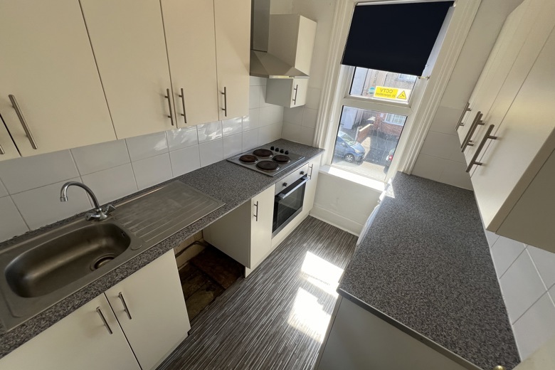 3 Bedroom Flat in Green Road Bournemouth