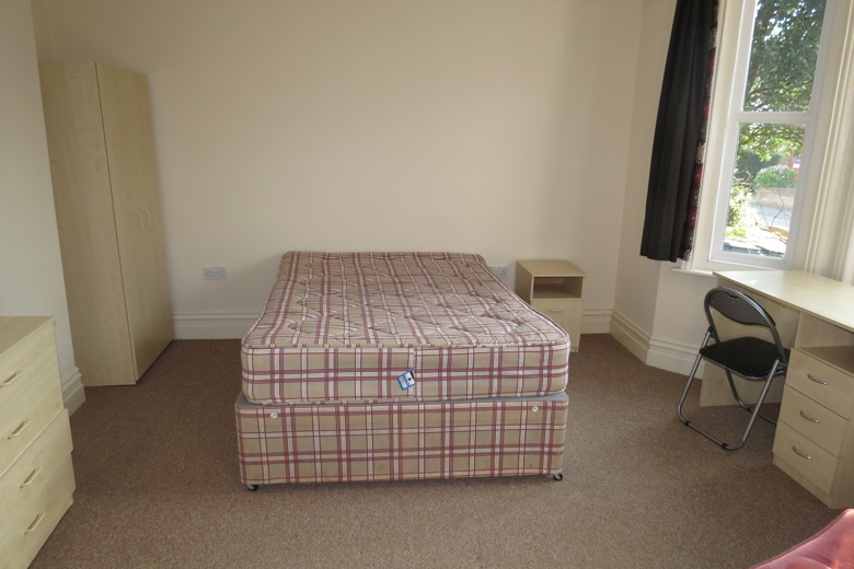 6 Bedroom House in Frederica Road BOURNEMOUTH (1)