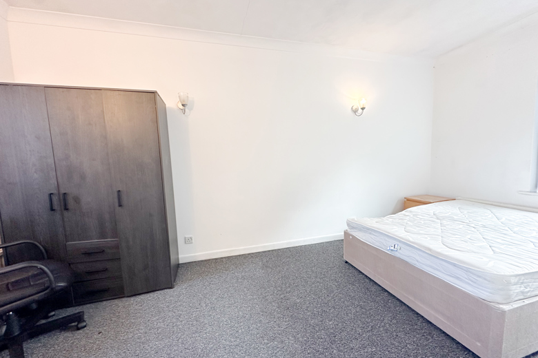 5 Bedroom House in  BOURNEMOUTH