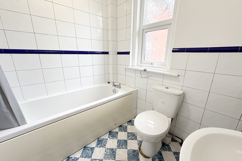 5 Bedroom House in  BOURNEMOUTH