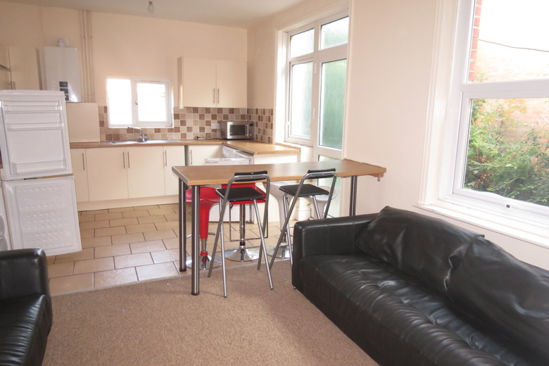 6 Bedroom House in Frederica Road BOURNEMOUTH (1)