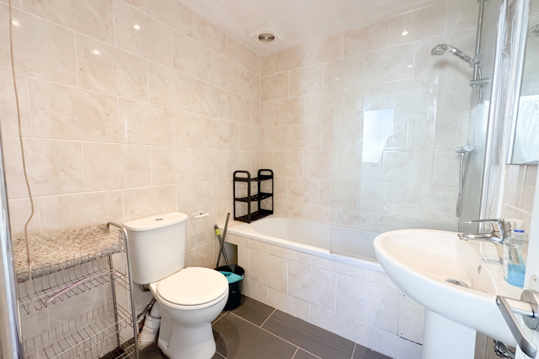 5 Bedroom House in Stewart Road Bournemouth